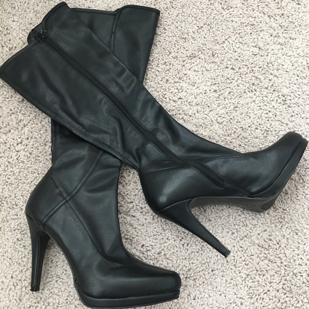 Nine West Boots. Black. Solid pair for your closet